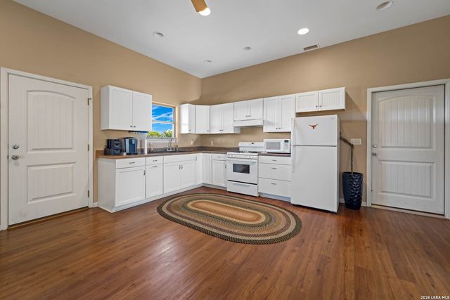 326 RIVER VALLEY RD, Ingram, TX 78025