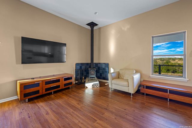 326 RIVER VALLEY RD, Ingram, TX 78025