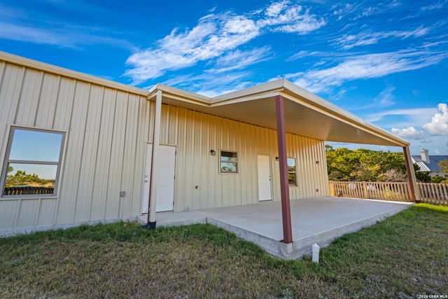 326 RIVER VALLEY RD, Ingram, TX 78025