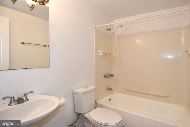 1803 OAK DR, Waldorf, MD 20601