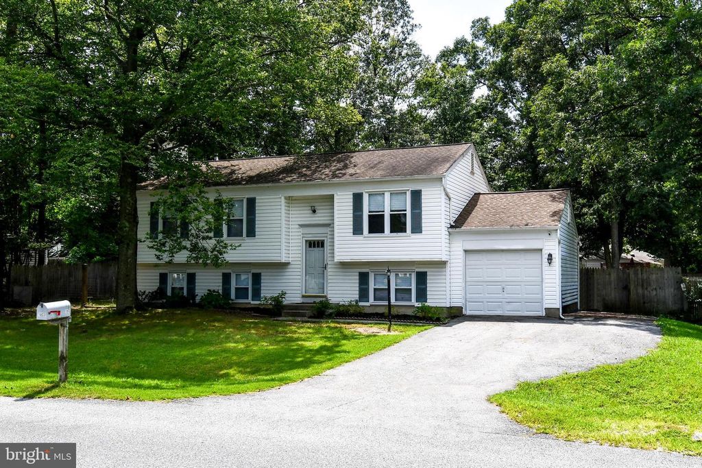 1803 OAK DR, Waldorf, MD 20601