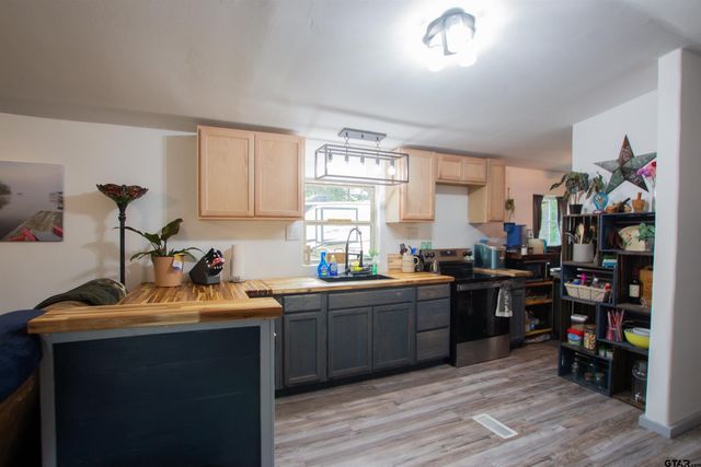 2761 Oak Trail Shores Dr, Chandler, TX 75758