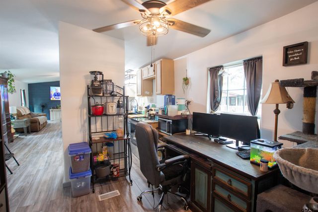 2761 Oak Trail Shores Dr, Chandler, TX 75758