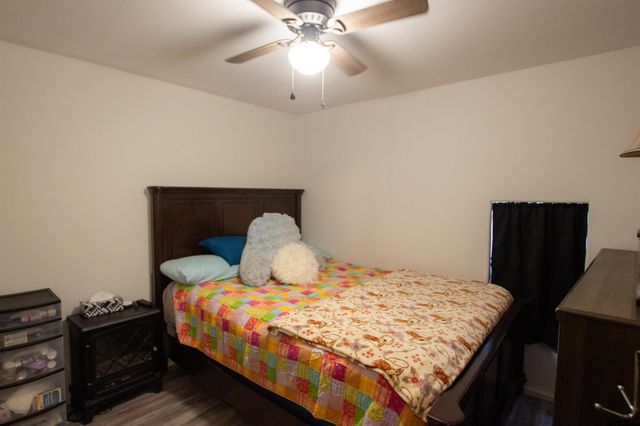 2761 Oak Trail Shores Dr, Chandler, TX 75758