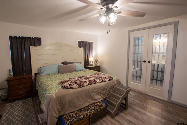 2761 Oak Trail Shores Dr, Chandler, TX 75758