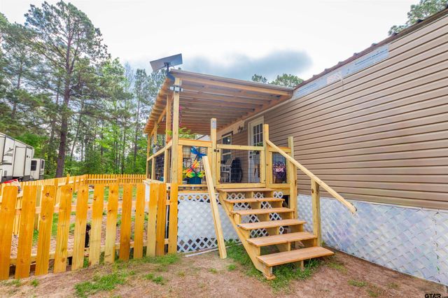 2761 Oak Trail Shores Dr, Chandler, TX 75758