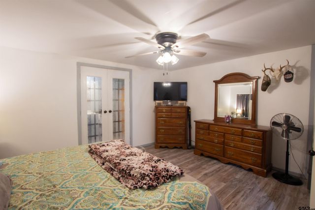 2761 Oak Trail Shores Dr, Chandler, TX 75758