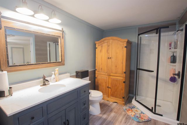 2761 Oak Trail Shores Dr, Chandler, TX 75758