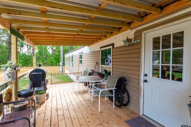 2761 Oak Trail Shores Dr, Chandler, TX 75758