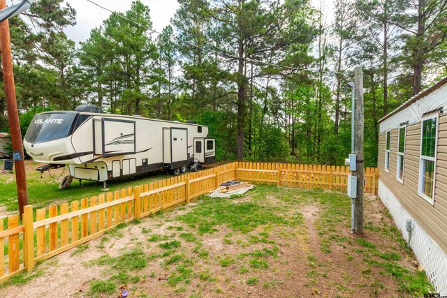 2761 Oak Trail Shores Dr, Chandler, TX 75758