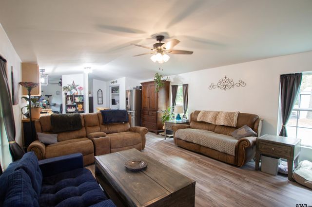 2761 Oak Trail Shores Dr, Chandler, TX 75758