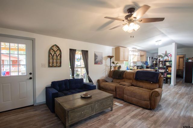 2761 Oak Trail Shores Dr, Chandler, TX 75758