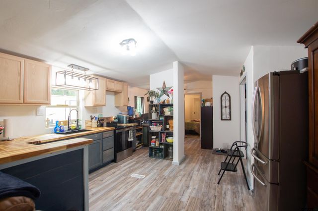 2761 Oak Trail Shores Dr, Chandler, TX 75758