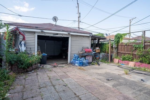 4830 W Oakdale Avenue, Chicago, IL 60641