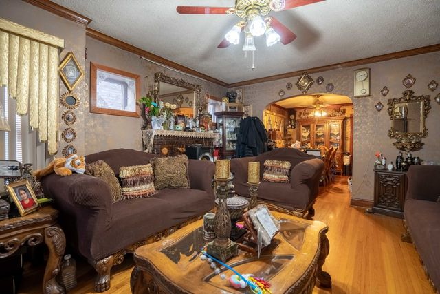 4830 W Oakdale Avenue, Chicago, IL 60641