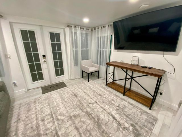 1216 SE 1st Street, Fort Lauderdale, FL 33301