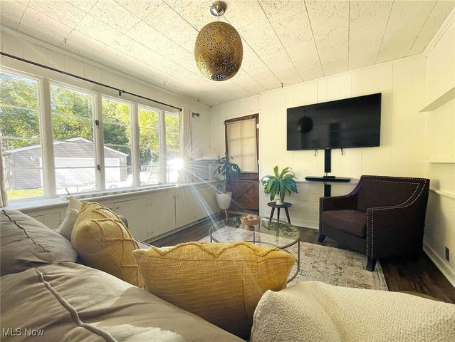 284 Kenilworth Drive, Akron, OH 44313