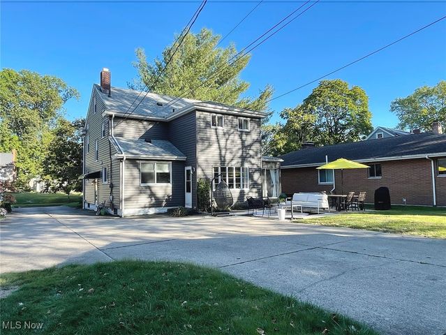 284 Kenilworth Drive, Akron, OH 44313