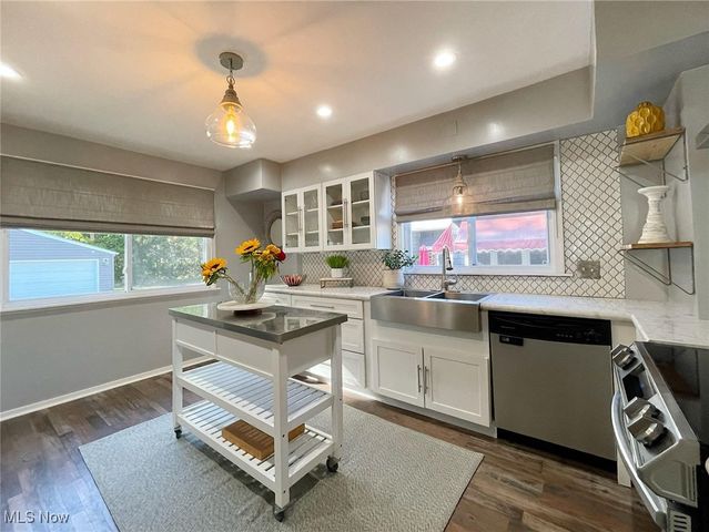 284 Kenilworth Drive, Akron, OH 44313