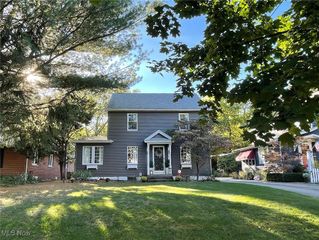 284 Kenilworth Drive, Akron, OH 44313