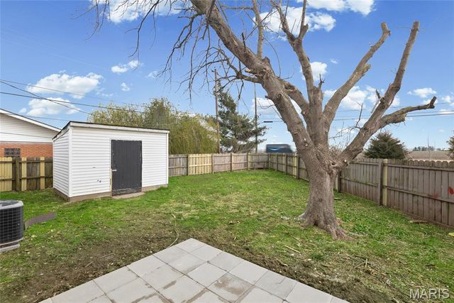 2 Eastgate Drive, Pontoon Beach, IL 62040