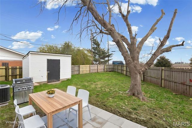 2 Eastgate Drive, Pontoon Beach, IL 62040