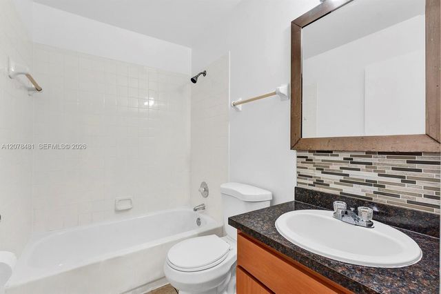 3449 NW 44th Street 205, Oakland Park, FL 33309