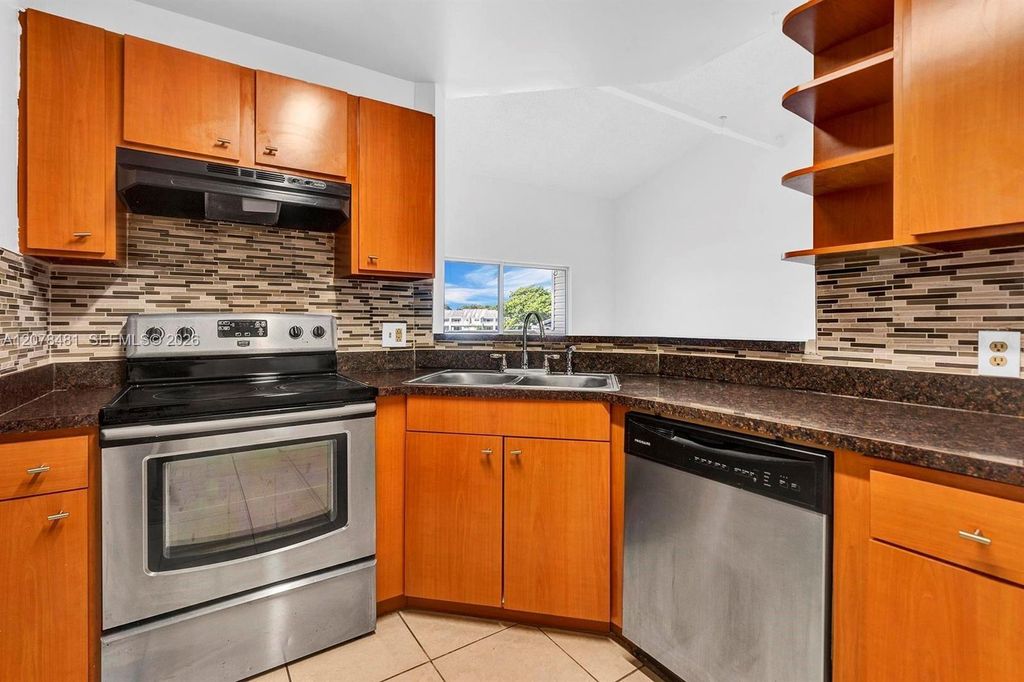 3449 NW 44th Street 205, Oakland Park, FL 33309