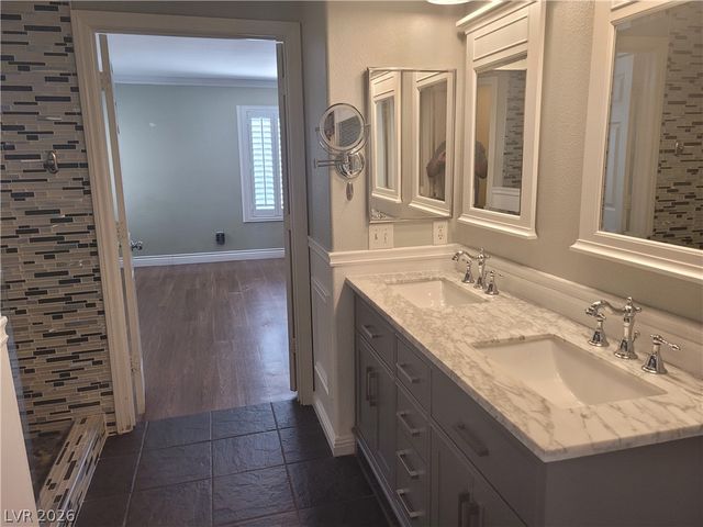 11078 Village Crest Lane, Las Vegas, NV 89135