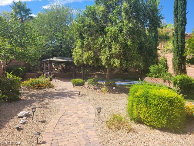 11078 Village Crest Lane, Las Vegas, NV 89135