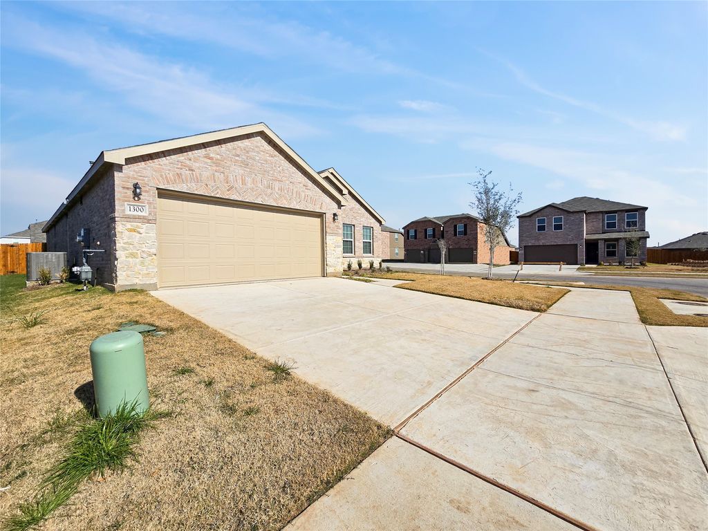 1300 Flamenco Lane, Fort Worth, TX 76052
