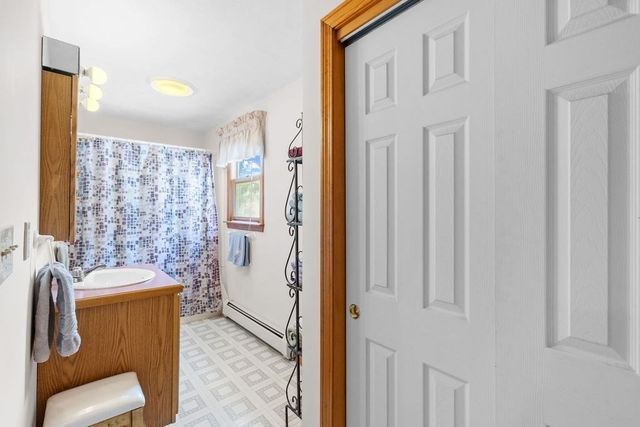 29 Elizabeth Ct, Dartmouth, MA 02747