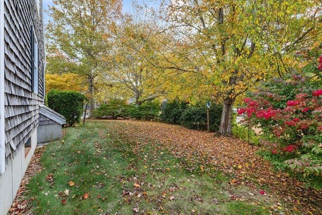 29 Elizabeth Ct, Dartmouth, MA 02747