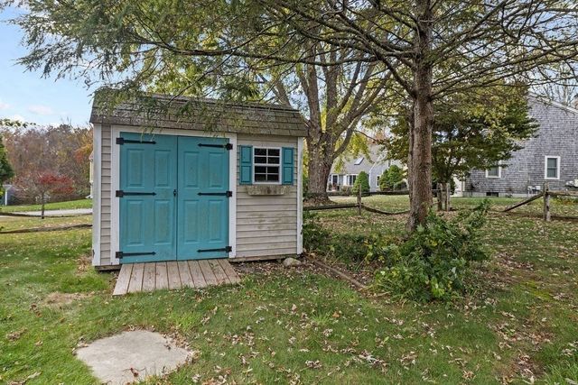 29 Elizabeth Ct, Dartmouth, MA 02747