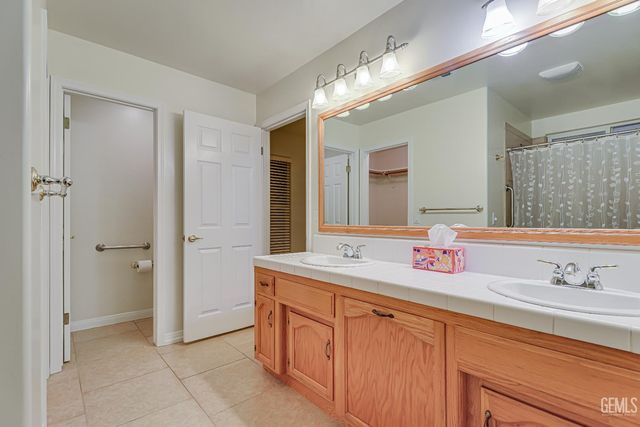 9808 Blackfoot Drive, Bakersfield, CA 93312