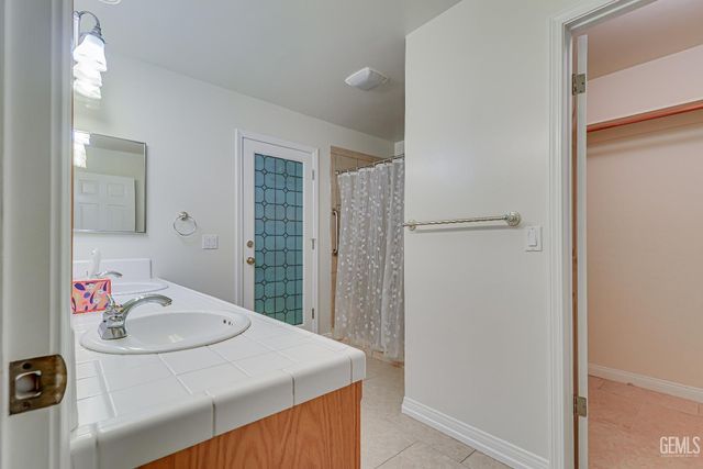 9808 Blackfoot Drive, Bakersfield, CA 93312