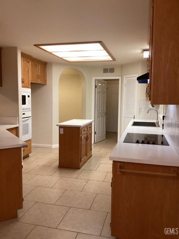 9808 Blackfoot Drive, Bakersfield, CA 93312