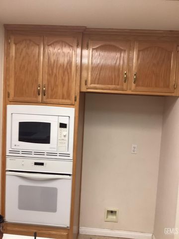 9808 Blackfoot Drive, Bakersfield, CA 93312