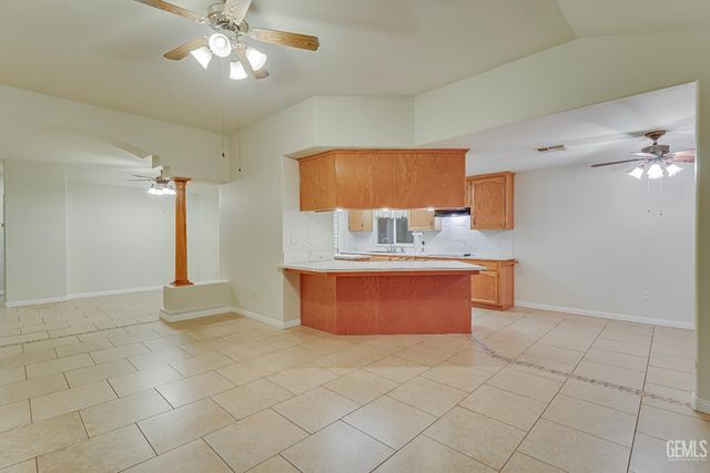 9808 Blackfoot Drive, Bakersfield, CA 93312