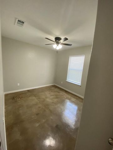 1017 S Scullin Avenue, Denison, TX 75020