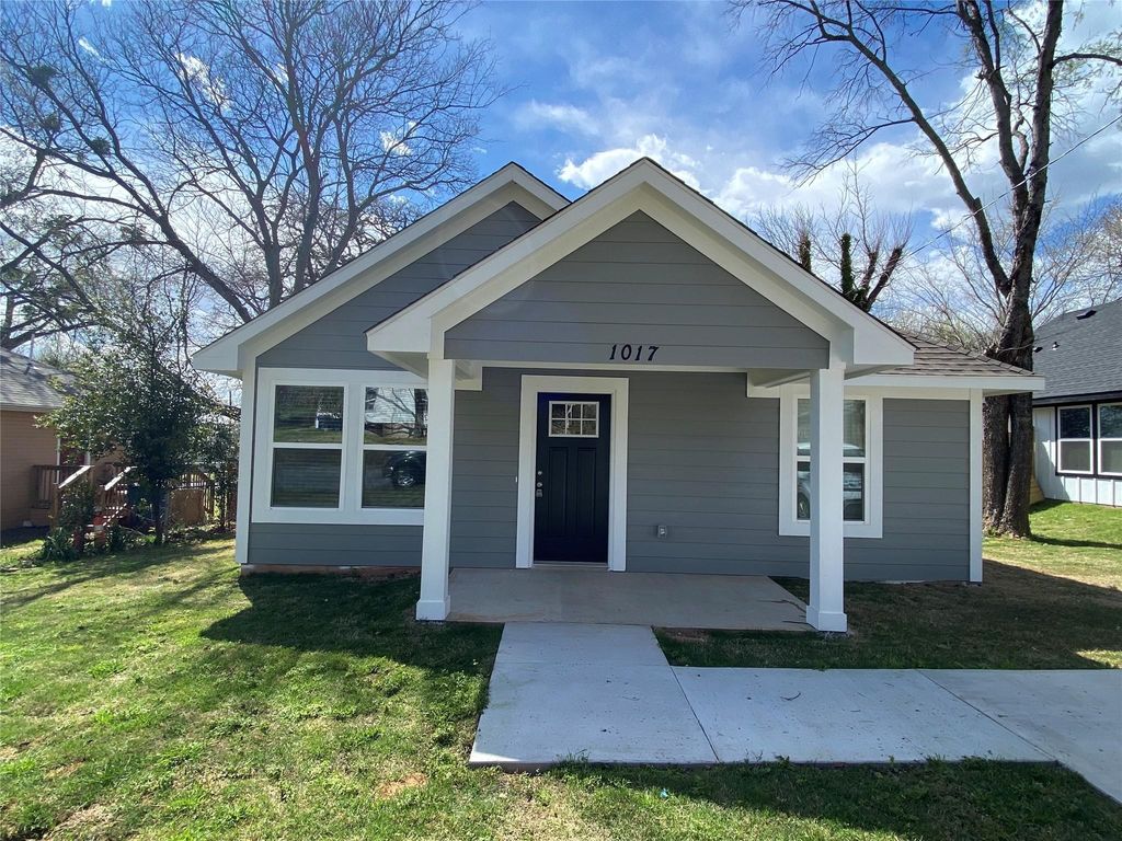 1017 S Scullin Avenue, Denison, TX 75020