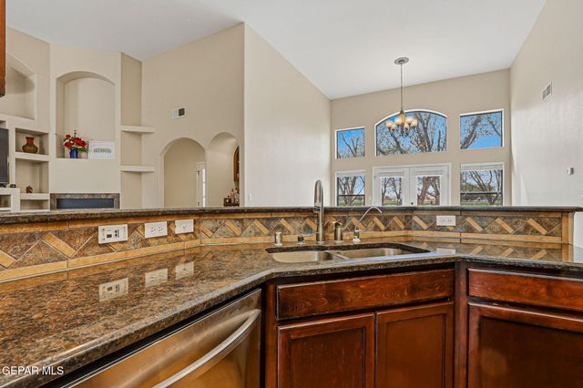 617 WALLACE Road, Anthony, NM 88021