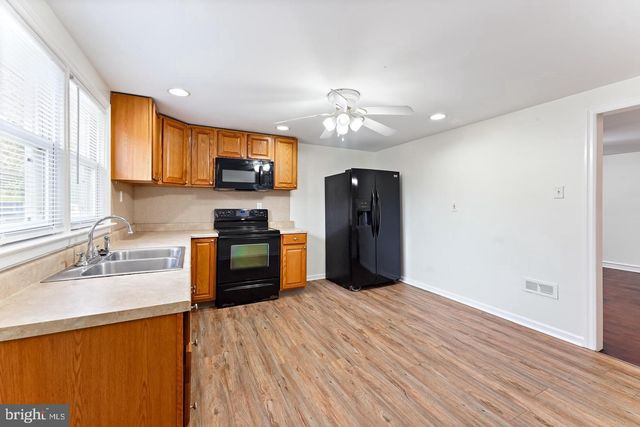 2910 NAAMANS CREEK RD, Boothwyn, PA 19061