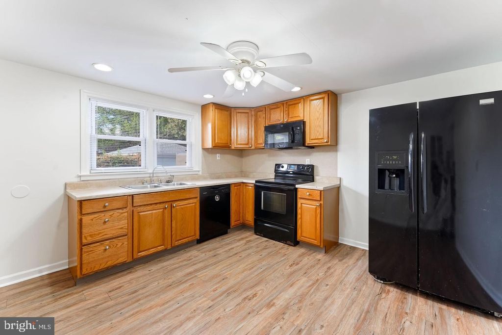2910 NAAMANS CREEK RD, Boothwyn, PA 19061