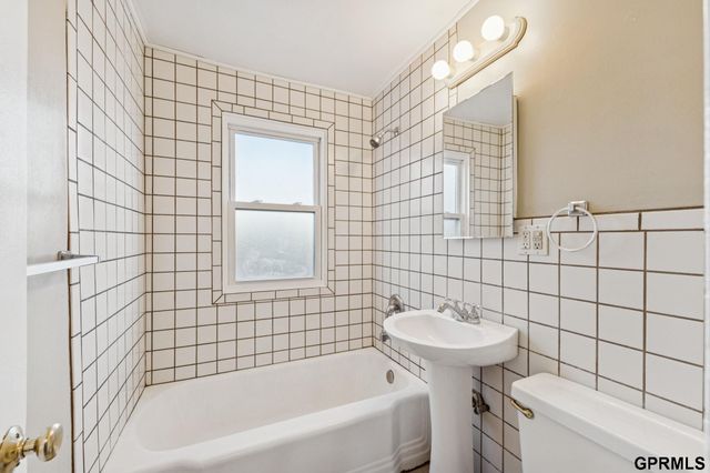 5044 Corby Street, Omaha, NE 68104