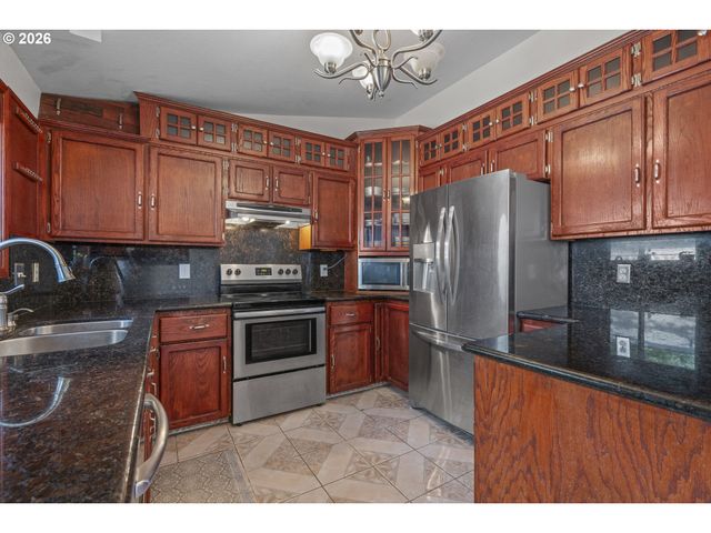 209 E NORTH St, Newberg, OR 97132