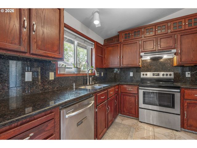 209 E NORTH St, Newberg, OR 97132