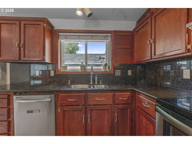 209 E NORTH St, Newberg, OR 97132
