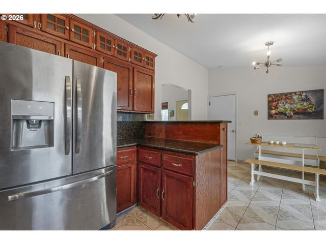 209 E NORTH St, Newberg, OR 97132