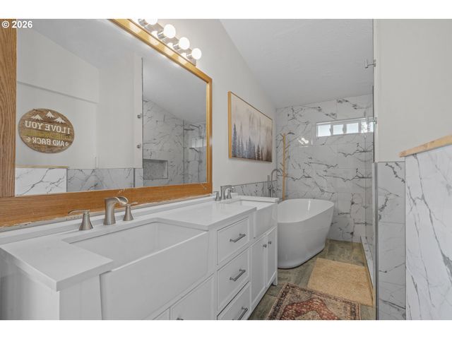 209 E NORTH St, Newberg, OR 97132